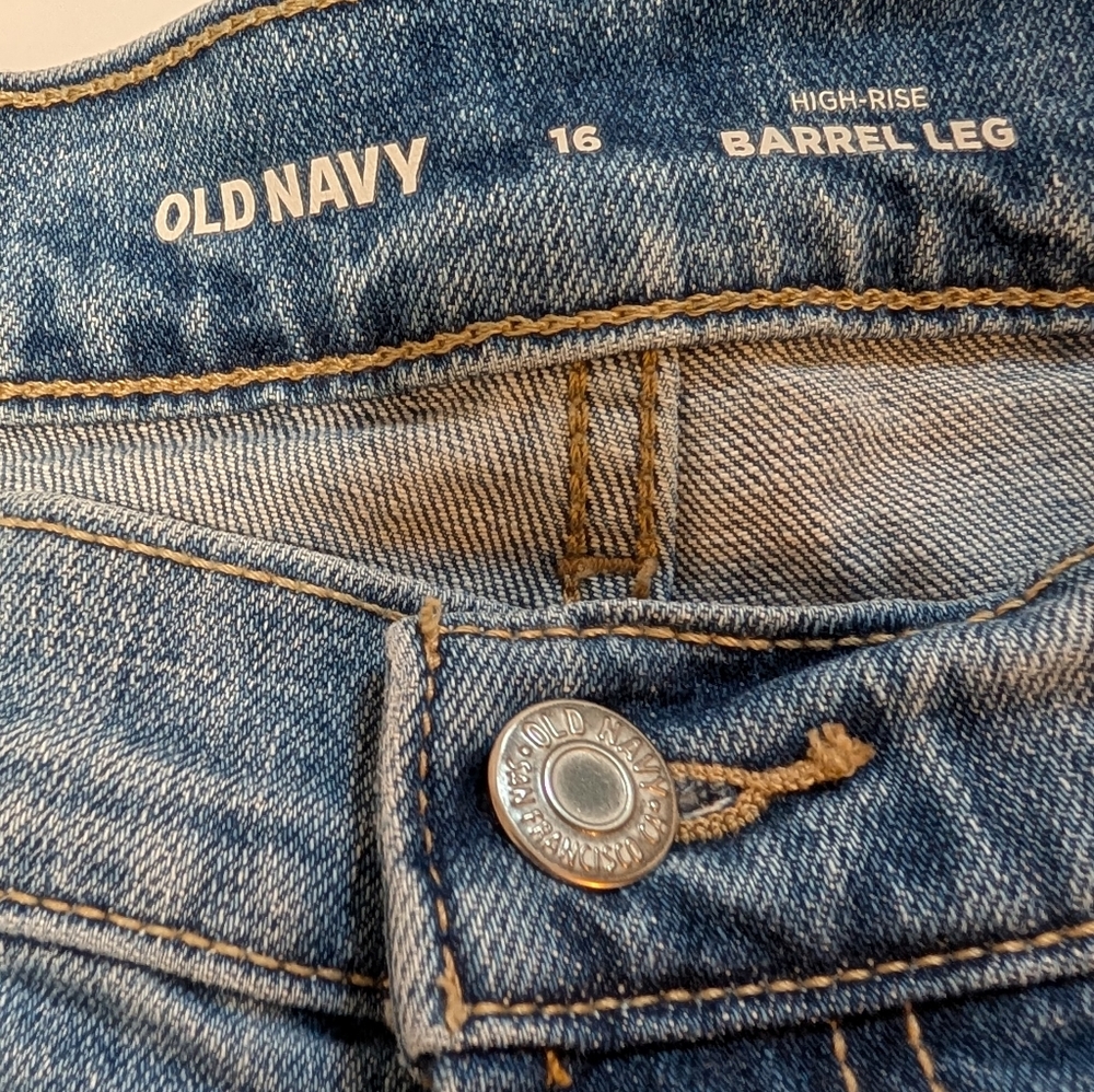 Old Navy Barrel Jeans. Size 16 - Picture 2 of 4